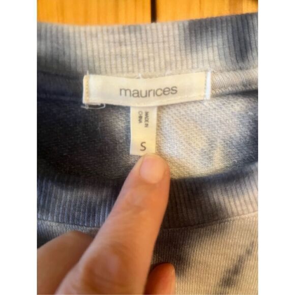 Maurices long sleeve sweatshirt tie-dye size small ￼(3289) - Picture 2 of 4